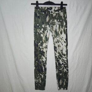 Bebe Ladies Green And White Abstract Camo Jeans Size 25